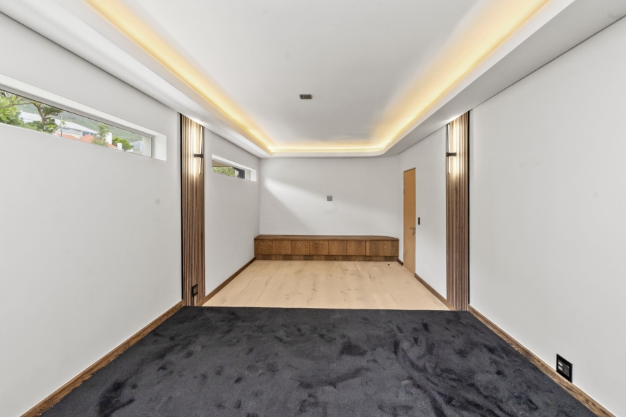 5 Bedroom Property for Sale in Camps Bay Western Cape